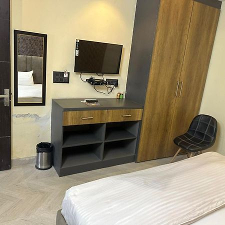 Hotel Kritika Greater Noida Buitenkant foto