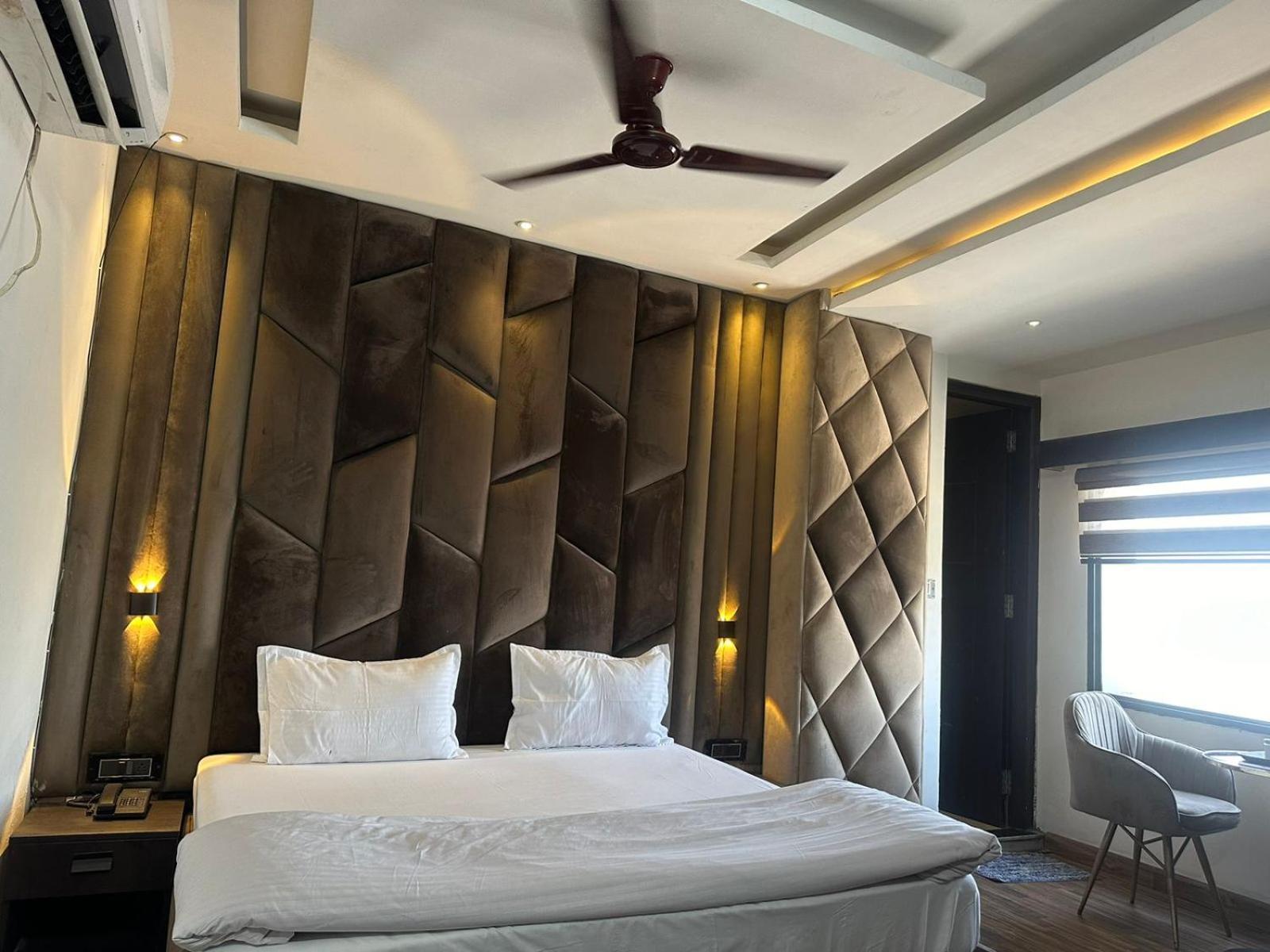 Hotel Kritika Greater Noida Buitenkant foto