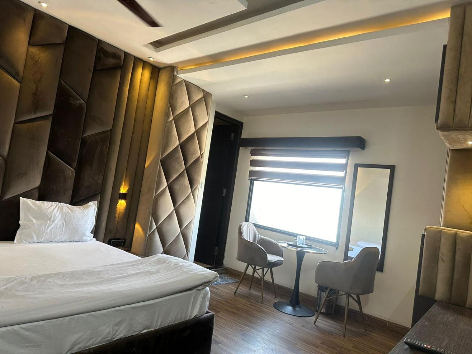 Hotel Kritika Greater Noida Buitenkant foto