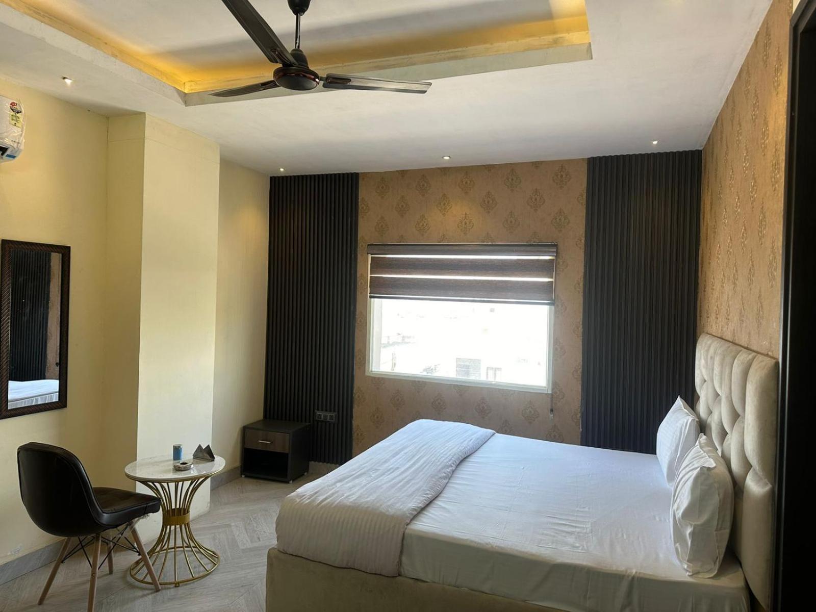Hotel Kritika Greater Noida Buitenkant foto