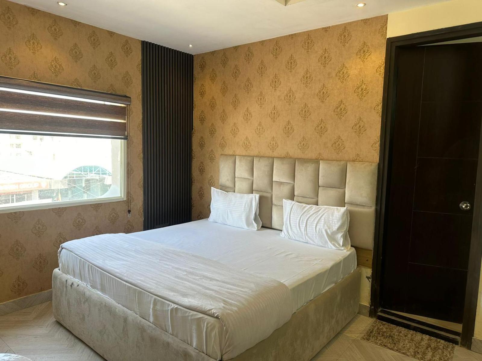 Hotel Kritika Greater Noida Buitenkant foto