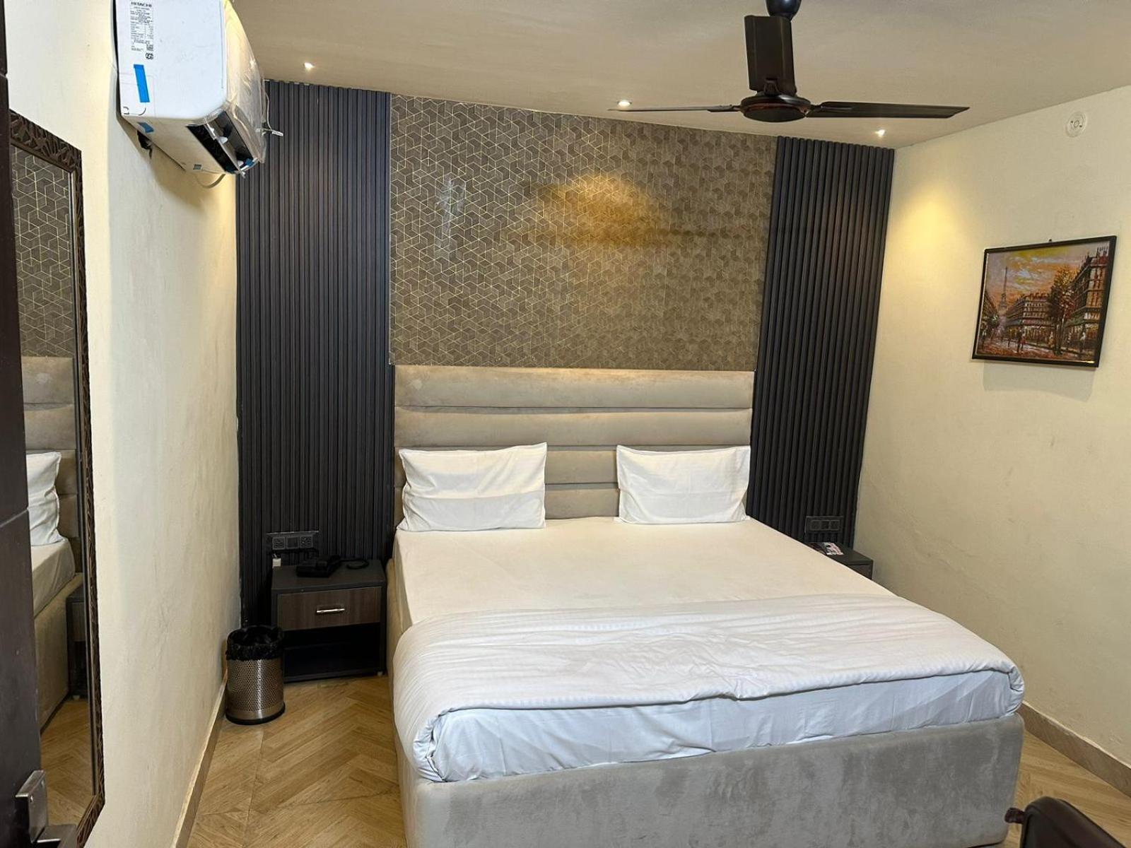 Hotel Kritika Greater Noida Buitenkant foto